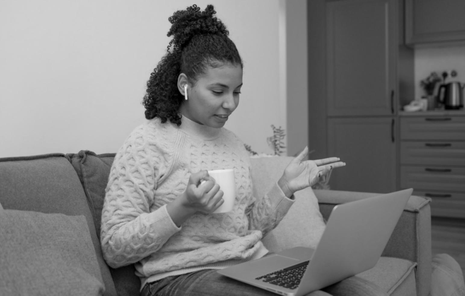 Analyse stratégique avec graphiques et documents